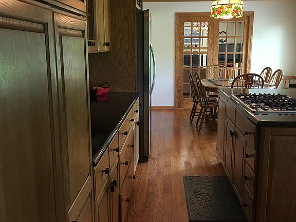 Kitchen with cook top island