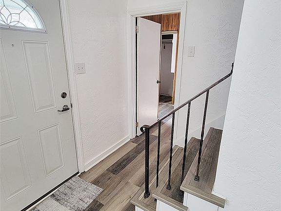 3rd image of 805 Laura Ave