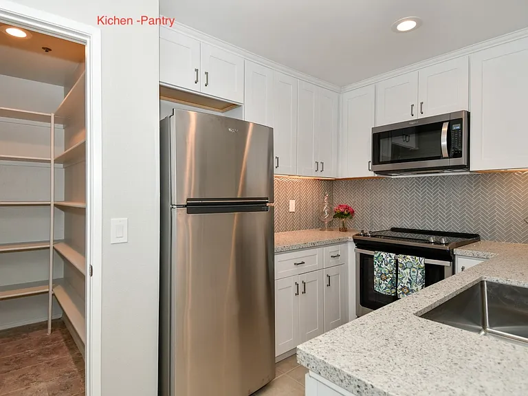 Updated kitchen with walk-in pantry