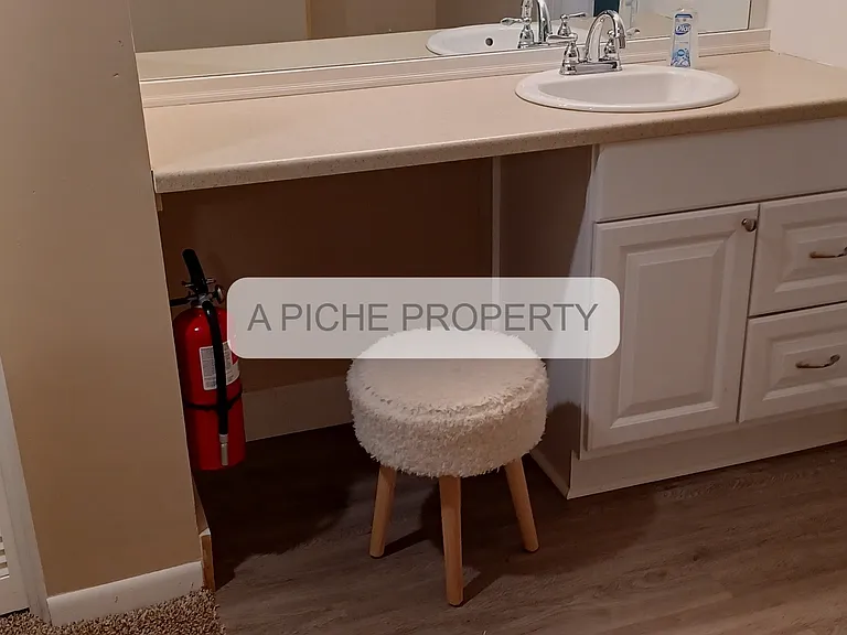 1343 N Woodlawn Blvd — Photo 13