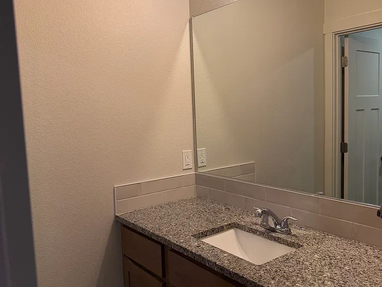 630 Tinley St — Photo 10
