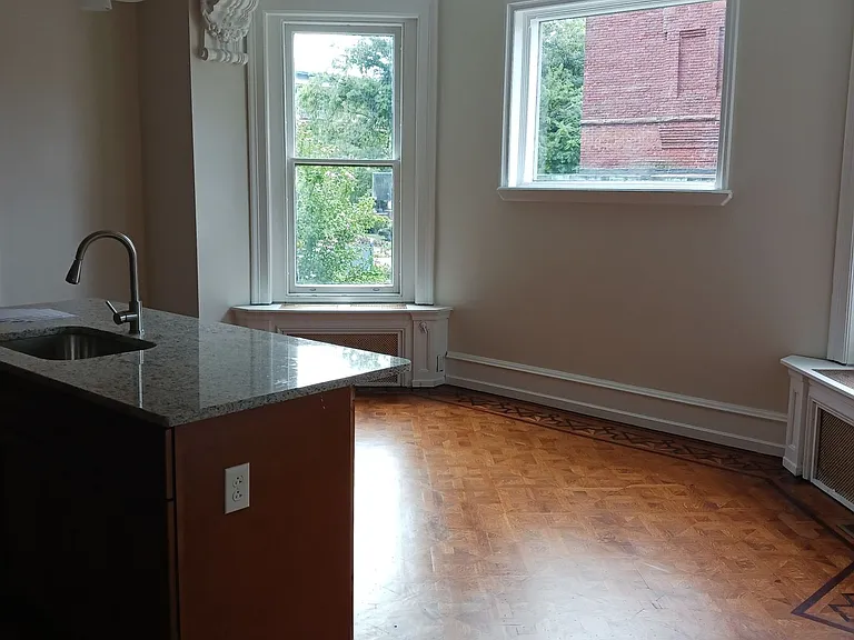 610 N 5th St — Photo 9