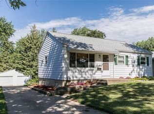 204 2nd Ave, Hiawatha, IA 52233