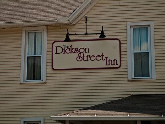 4th image of 301 W Dickson St