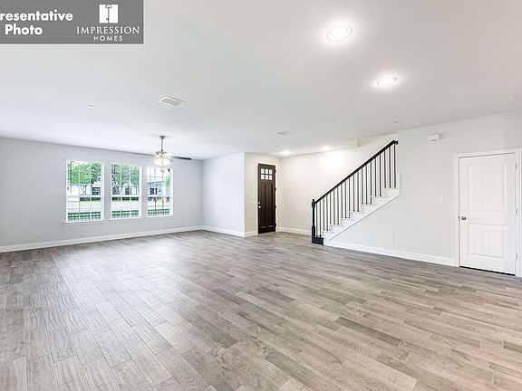 3rd image of 6832 Meadow Crest St