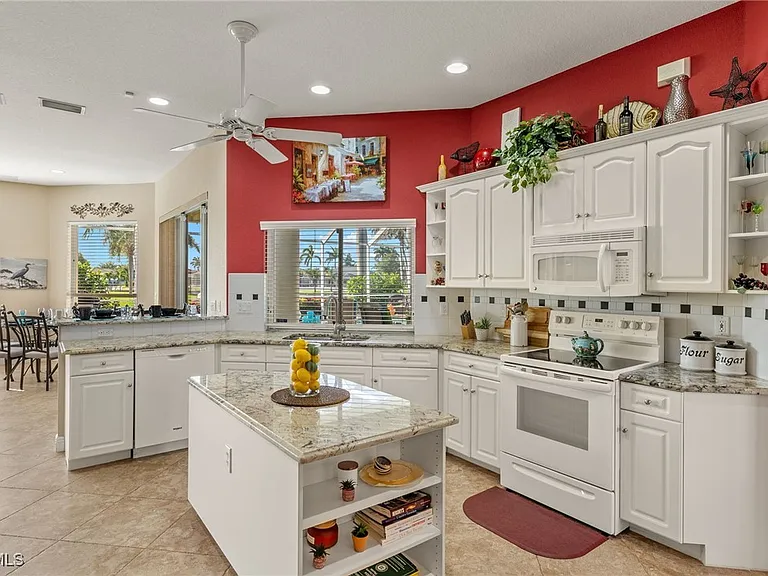 3433 SW 27th Ave — Photo 8