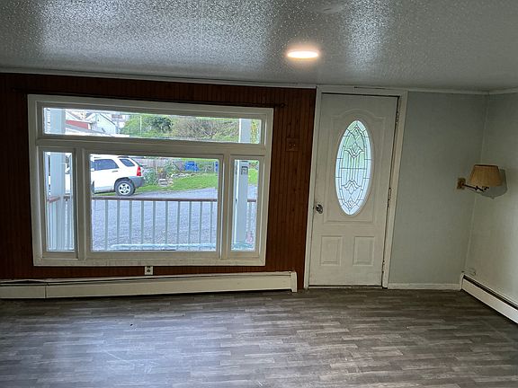2nd image of 109 Vine St