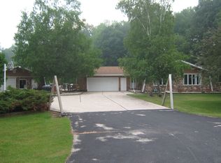 1420 Kings Ln, Two Rivers, WI 54241