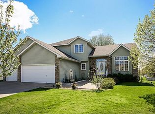 9824 Fallgold Pkwy N, Brooklyn Park, MN 55443