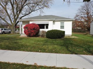 1021 W 7th St, Cedar Falls, IA 50613