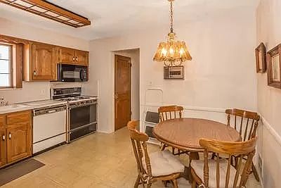 4th image of 8022 254th St