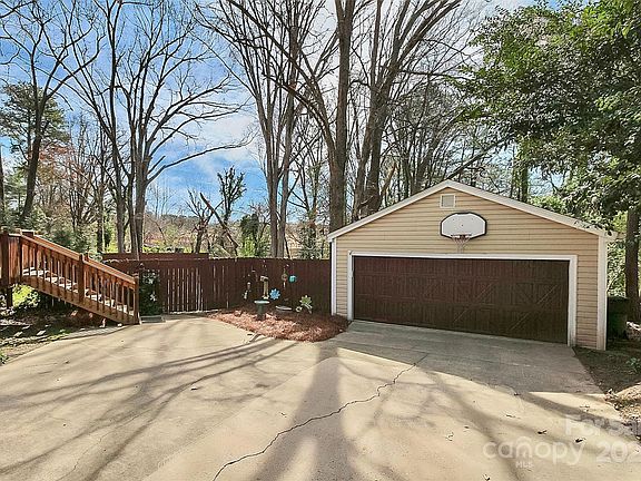 4th image of 1603 Fairfield Dr