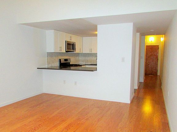 4th image of 135-145 W 70th St #6B