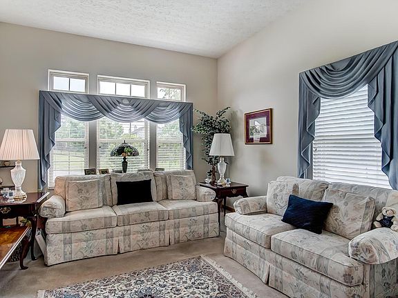 3rd image of 784 Manchester Cir N