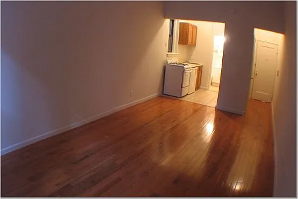 Rented by 4 Points Properties | media 19