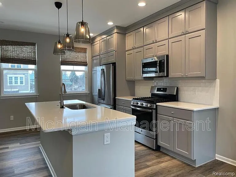 411 Wright St — Photo 4