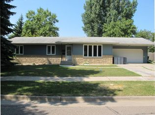 1019 Shakespeare Rd, Grand Forks, ND 58203