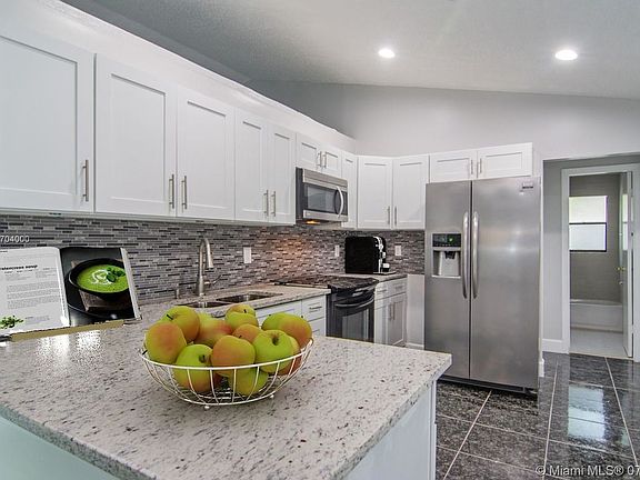 4th image of 401 SW 75th Way