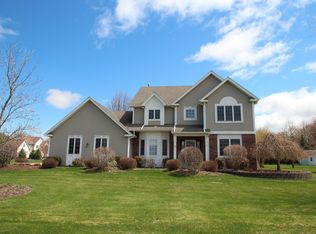 17 Cadence Ct, Penfield, NY 14526