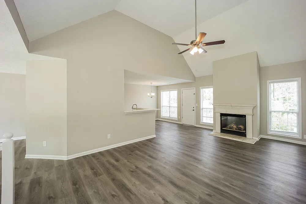 3 bed, 3.0 bath, 2144 sqft, $2,255 — Photo 4