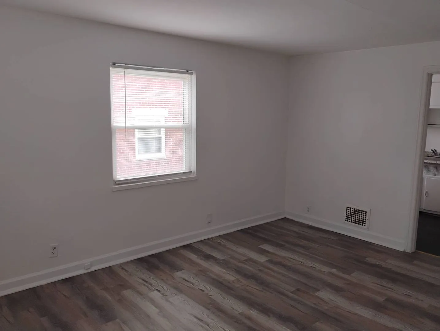238 E Beechwood Ave — Photo 4