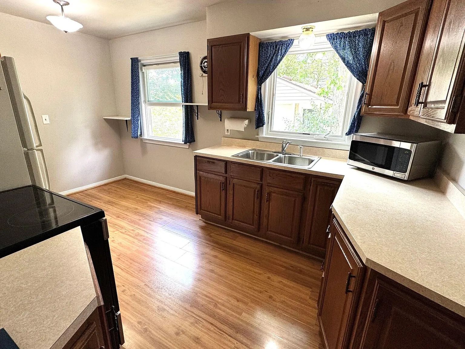 3 bed, 1.0 bath, 1200 sqft, $2,500 — Photo 4