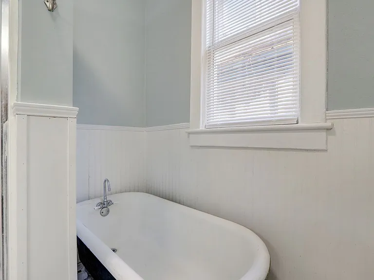 631 West 37th St — Photo 4