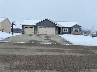 1515 Whispering Hills Dr, Saint Charles, MN 55972