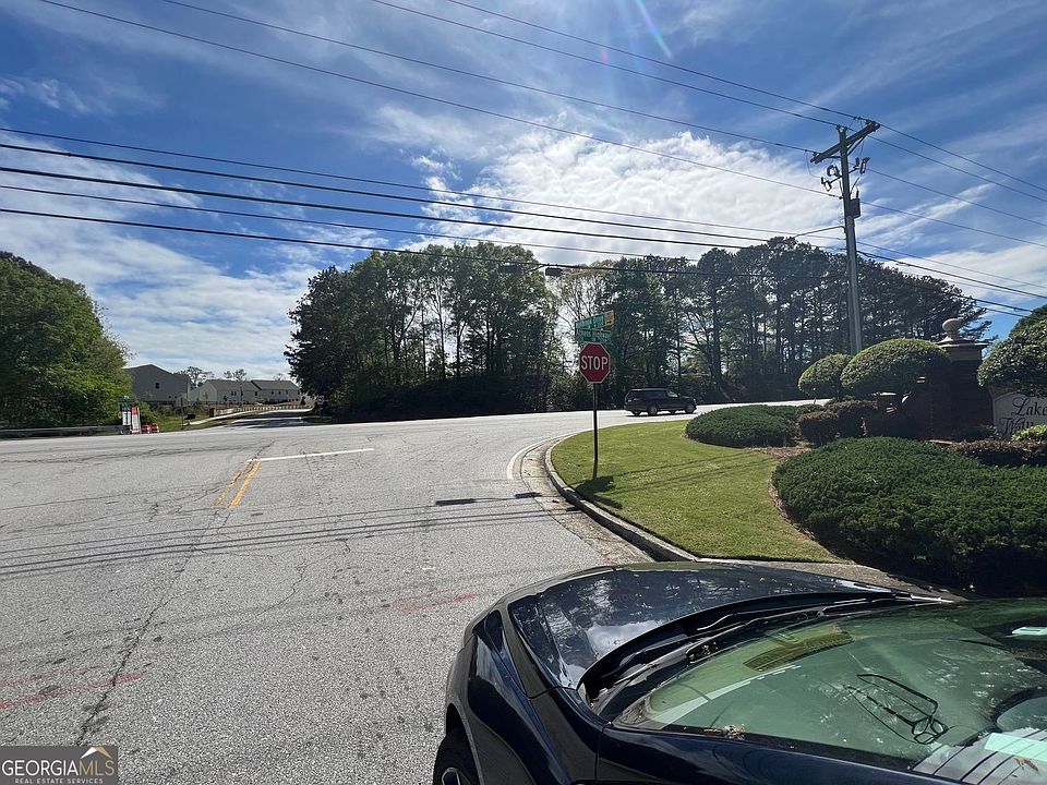 2nd image of 613 Midway Rd