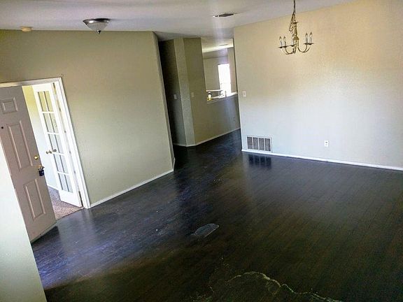 2nd image of 1045 Magnolia Ln