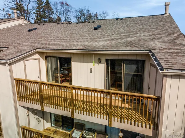 1693 Riverside Dr APT 5, Rochester Hills, MI 48309