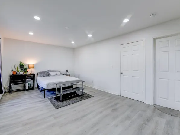 708 Garfield Avenue image 9 of 32