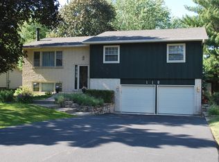 118 68th St, Darien, IL 60561