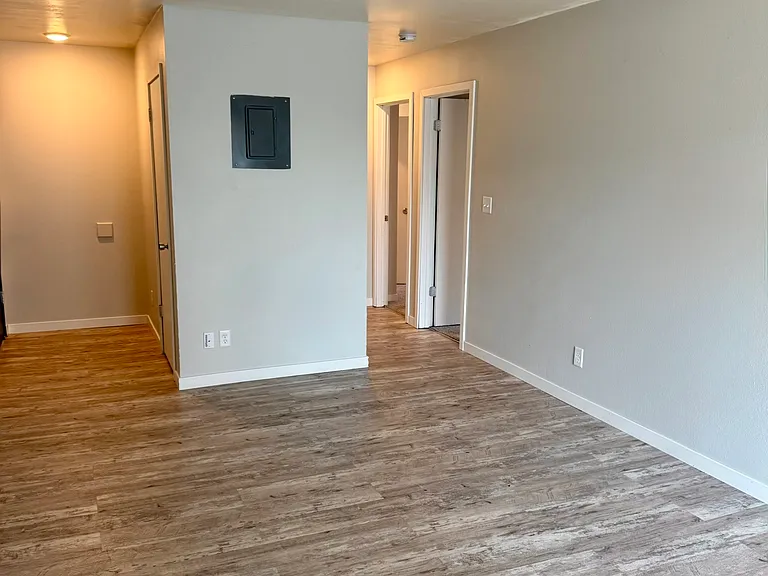 504 S Van Buren St #6 — Photo 6