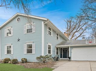 6421 N Hyacinth Ln, Glendale, WI 53217