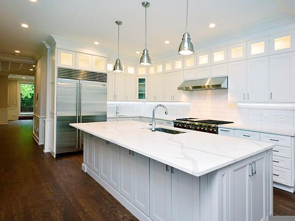 4th image of 4729 N Winchester Ave #3N