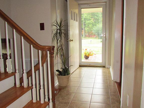5th image of 321 Woodmere Dr
