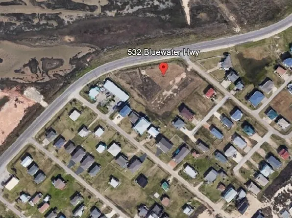 532 Blue Water Hwy, Surfside Beach, TX 77541