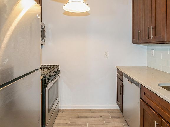 4th image of 2 Birchwood Ct APT 2A