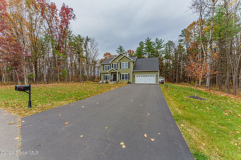 3rd image of 26 Woodland Drive