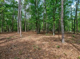 8 Cedar Pl, Camden, SC 29020