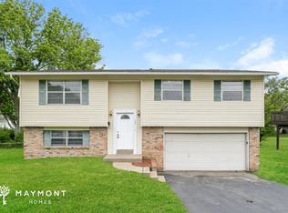 17 Cedar Park Dr, Florissant, MO 63031