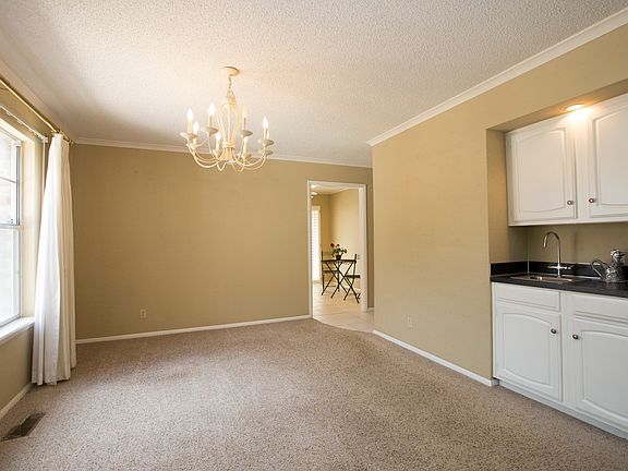 Dining Room w/wet bar
