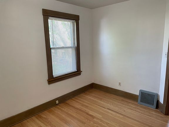 3rd image of 990 S 50th St #1