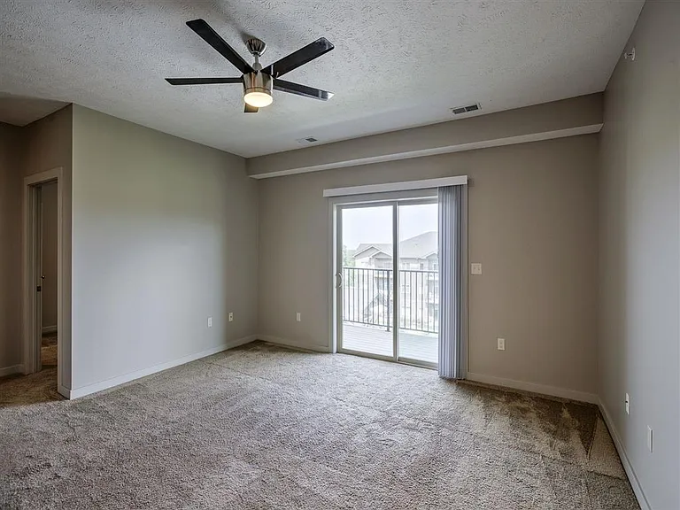 Modern ceiling fan in living room at Avenue 204.