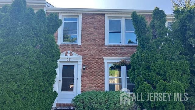 1st image of 27 Beechwood Ct