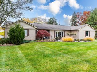 250 Clair Hill Dr, Rochester Hills, MI 48309