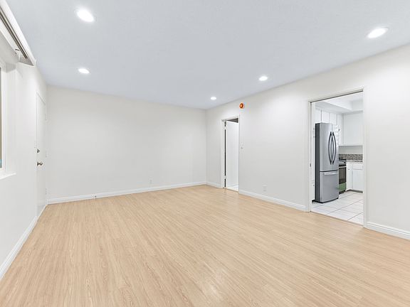 3rd image of 4345 Ventura Canyon Ave APT 9