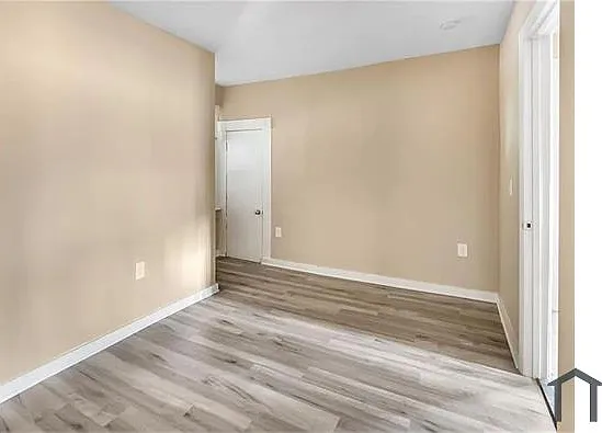 418 E Amelia Ave — Photo 7