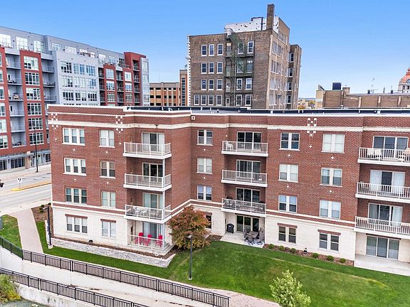 2nd image of 118 S Washington St #403B